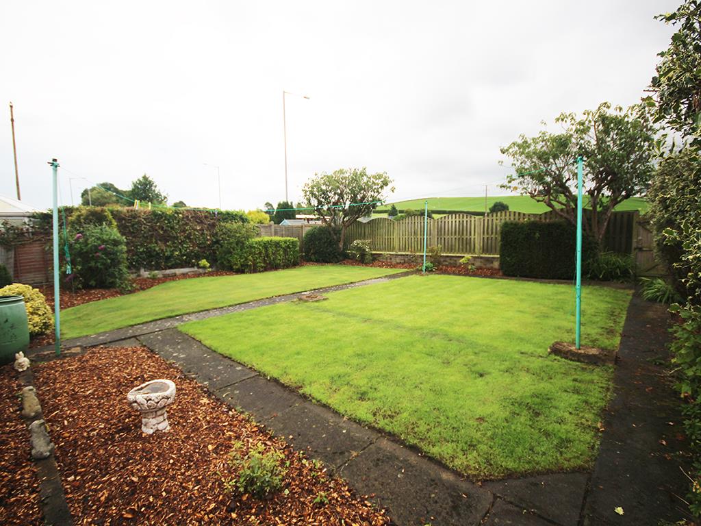 3 bedroom semi-detached house To Let in Barnoldswick - IMG_2907.jpg
